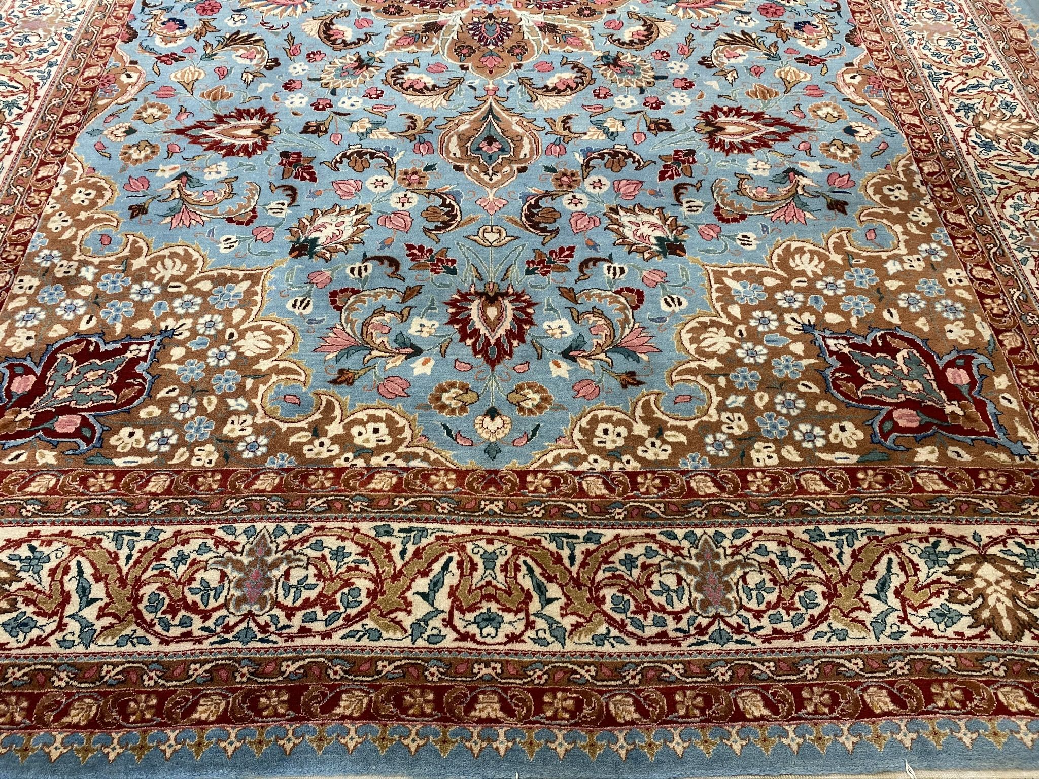 Fayroz carpet
