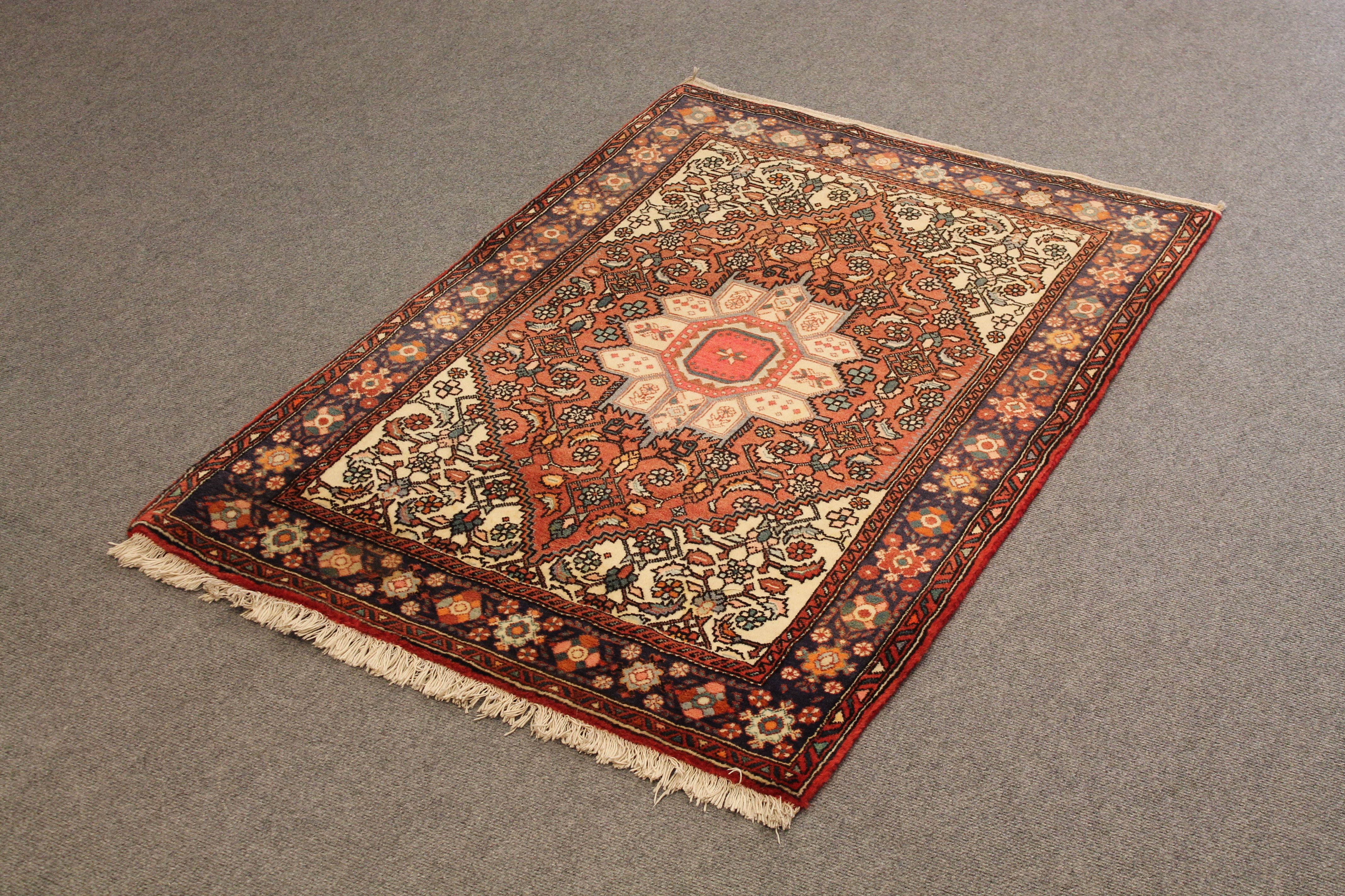 Saruq rug