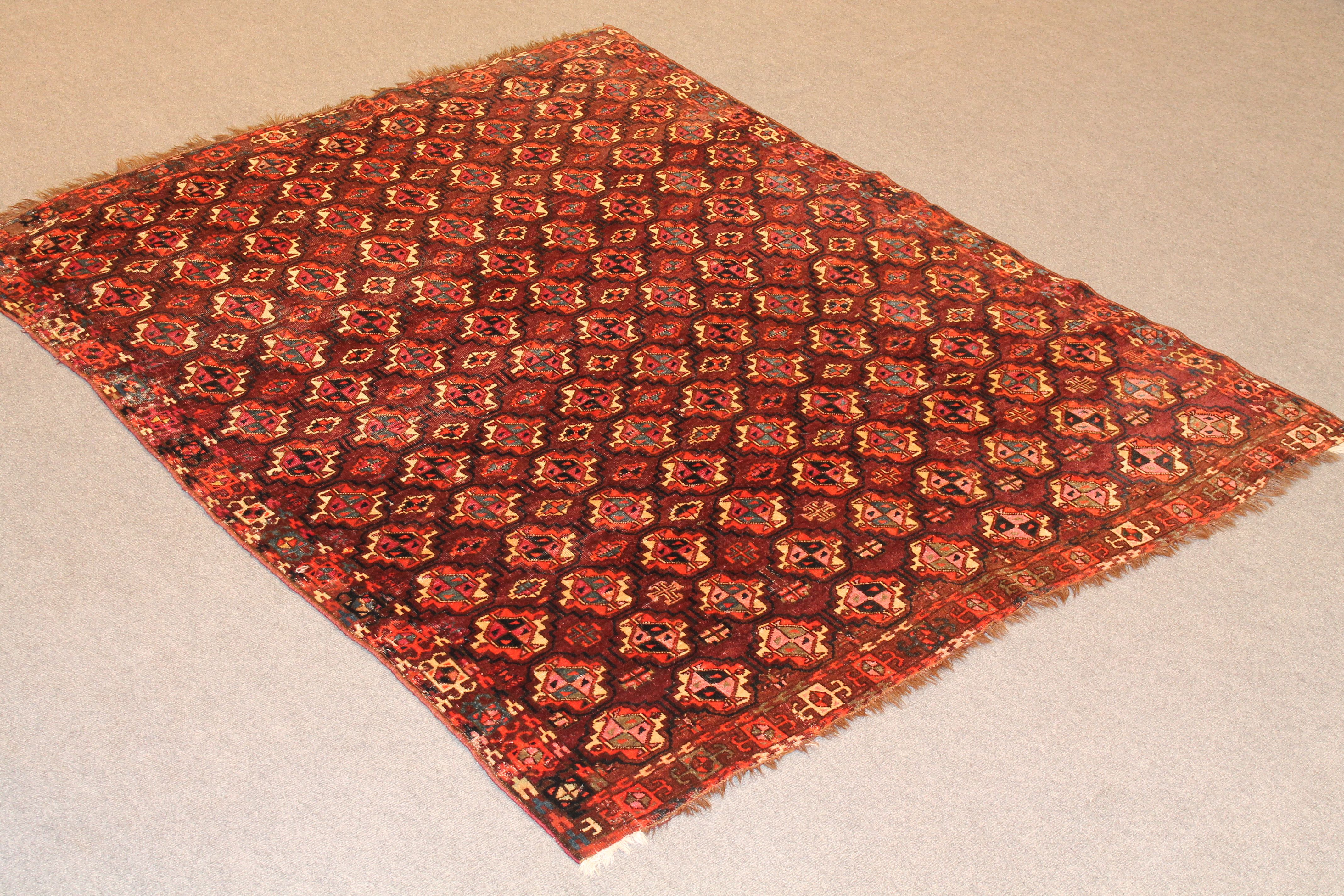 Antique Arabachi rug